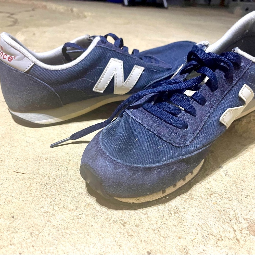 Classic women’s New Balance Sneakers